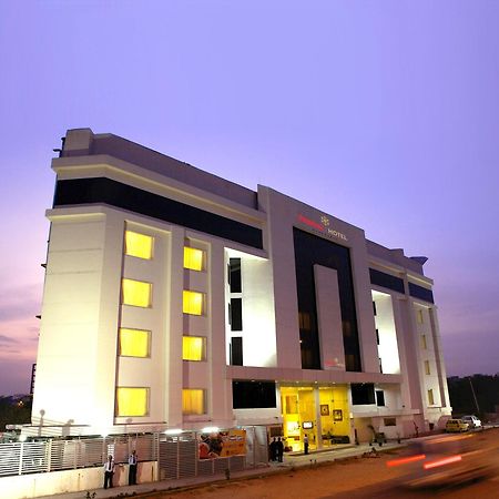 Peerless Hotel Haiderabad Buitenkant foto