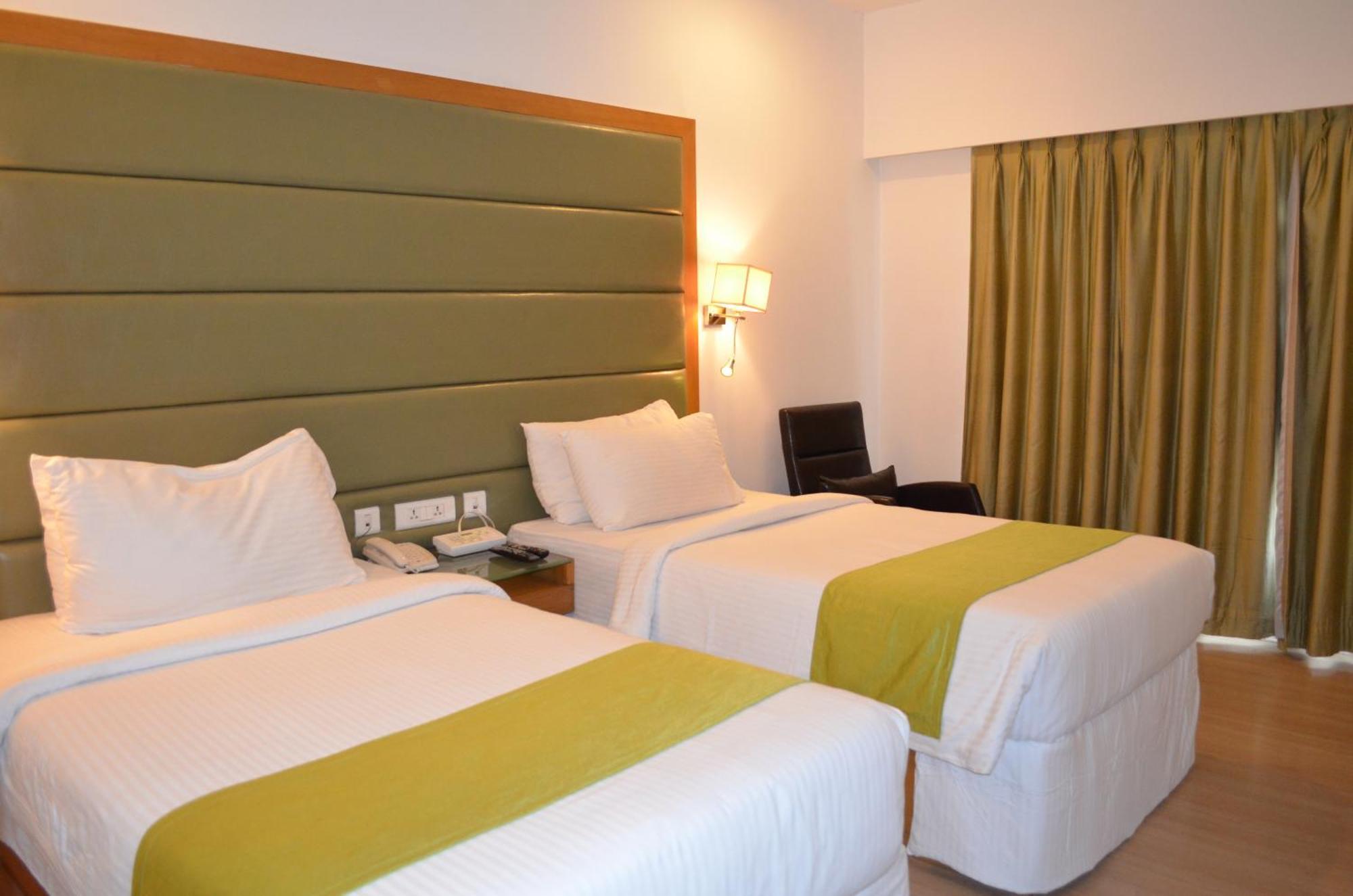 Peerless Hotel Haiderabad Buitenkant foto