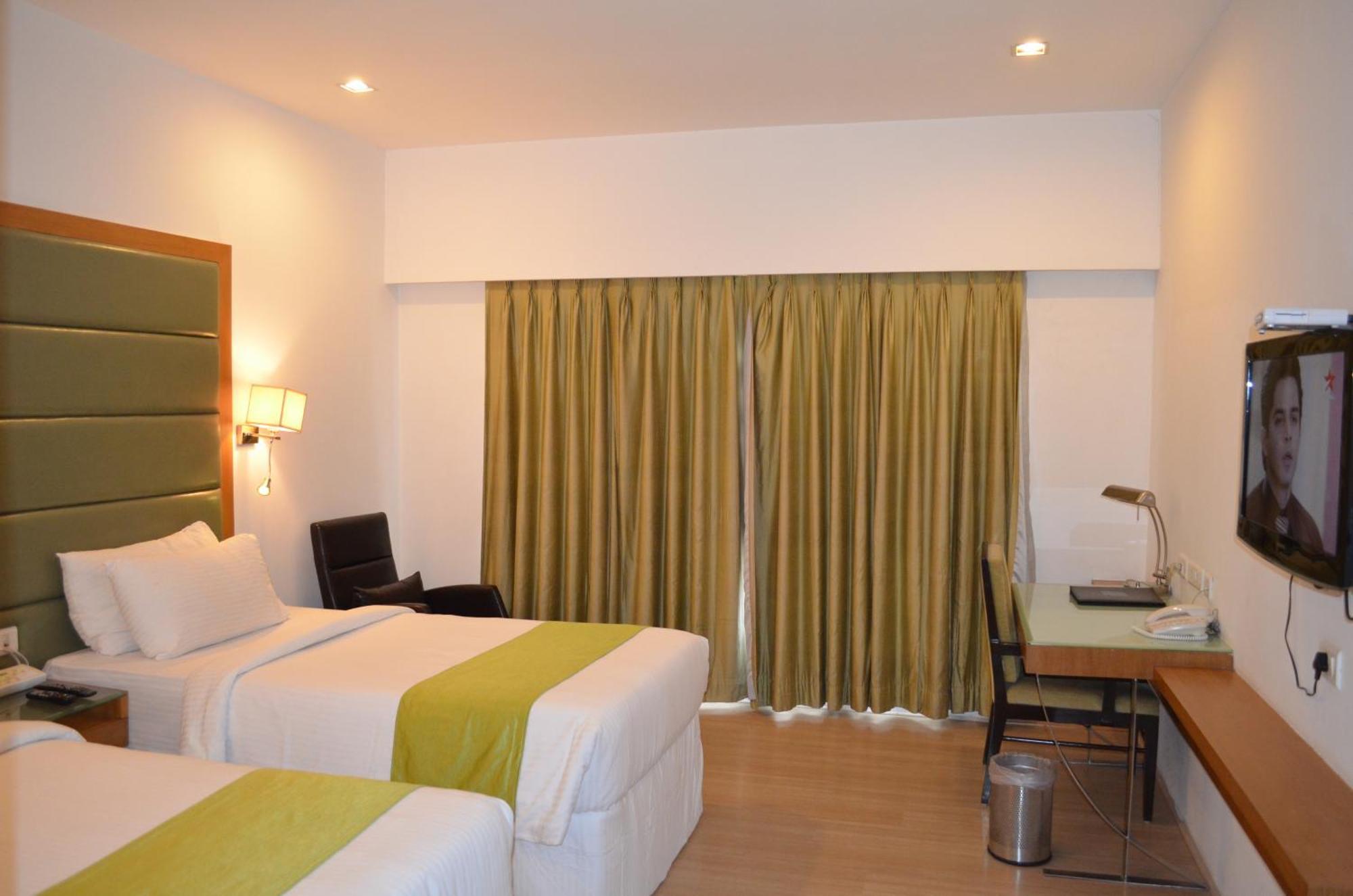 Peerless Hotel Haiderabad Buitenkant foto