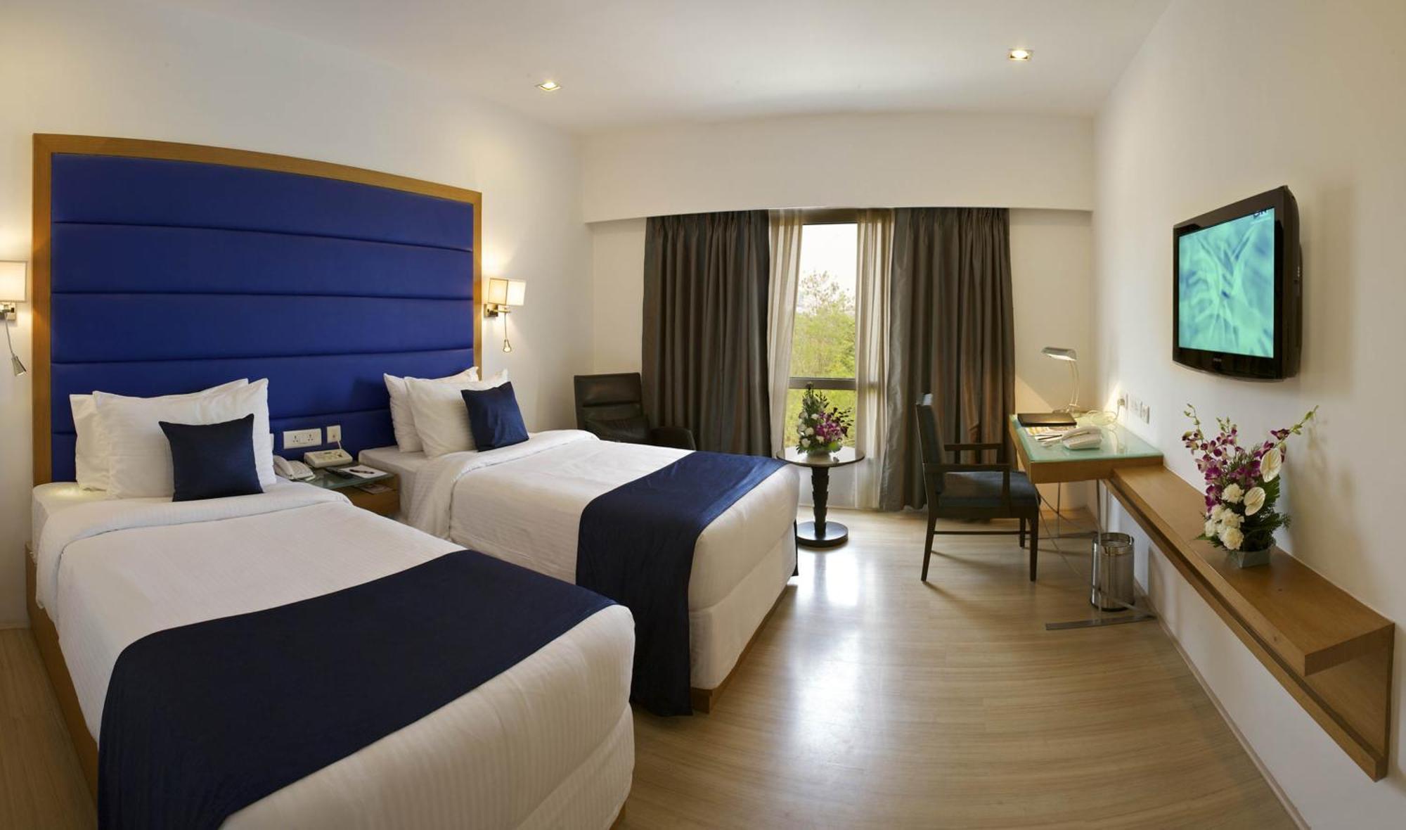 Peerless Hotel Haiderabad Buitenkant foto