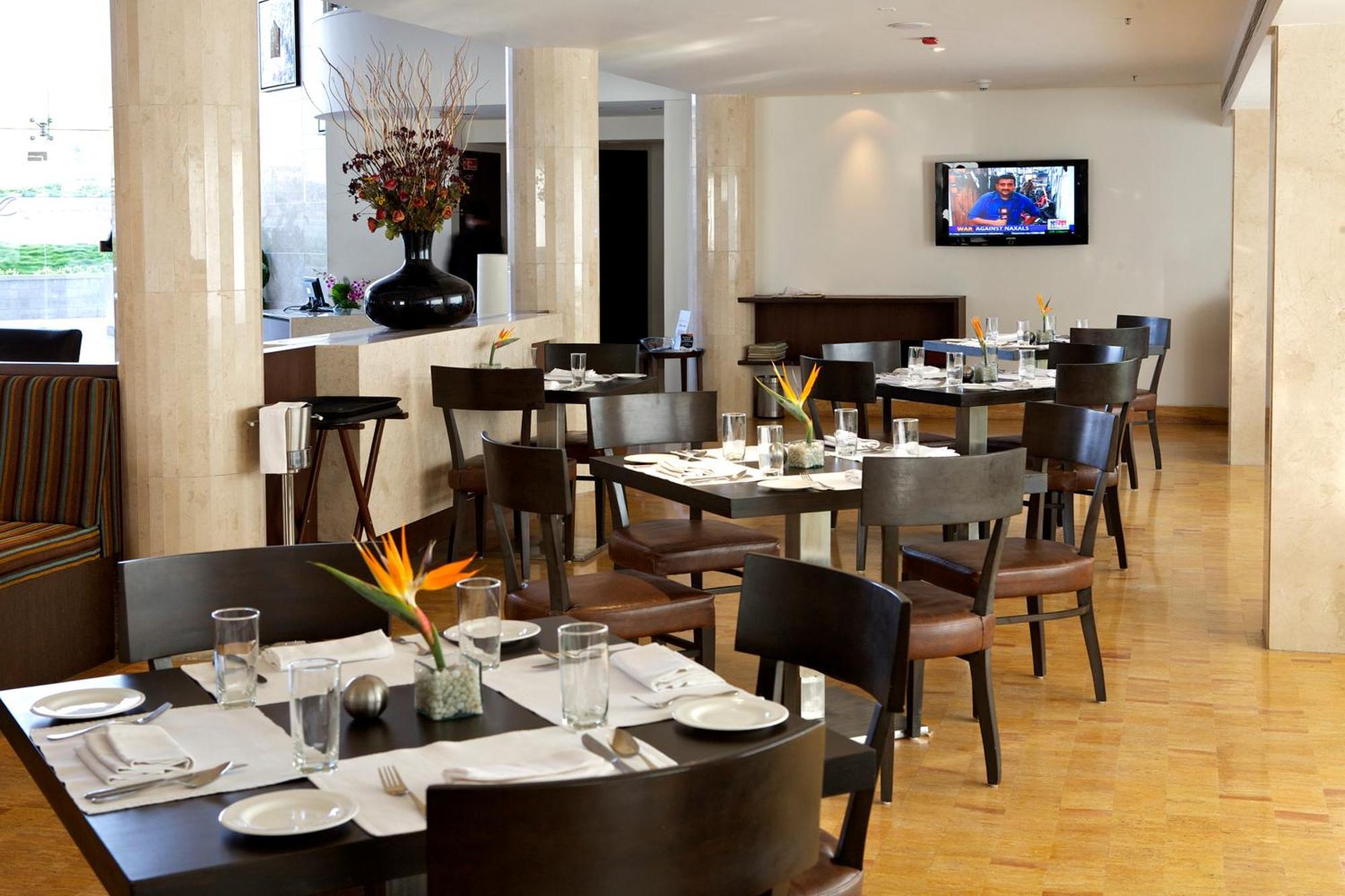 Peerless Hotel Haiderabad Restaurant foto