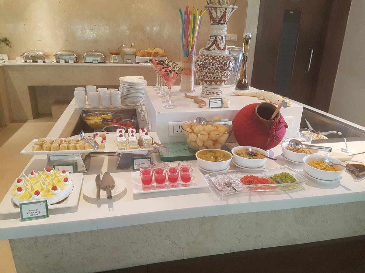 Peerless Hotel Haiderabad Buitenkant foto