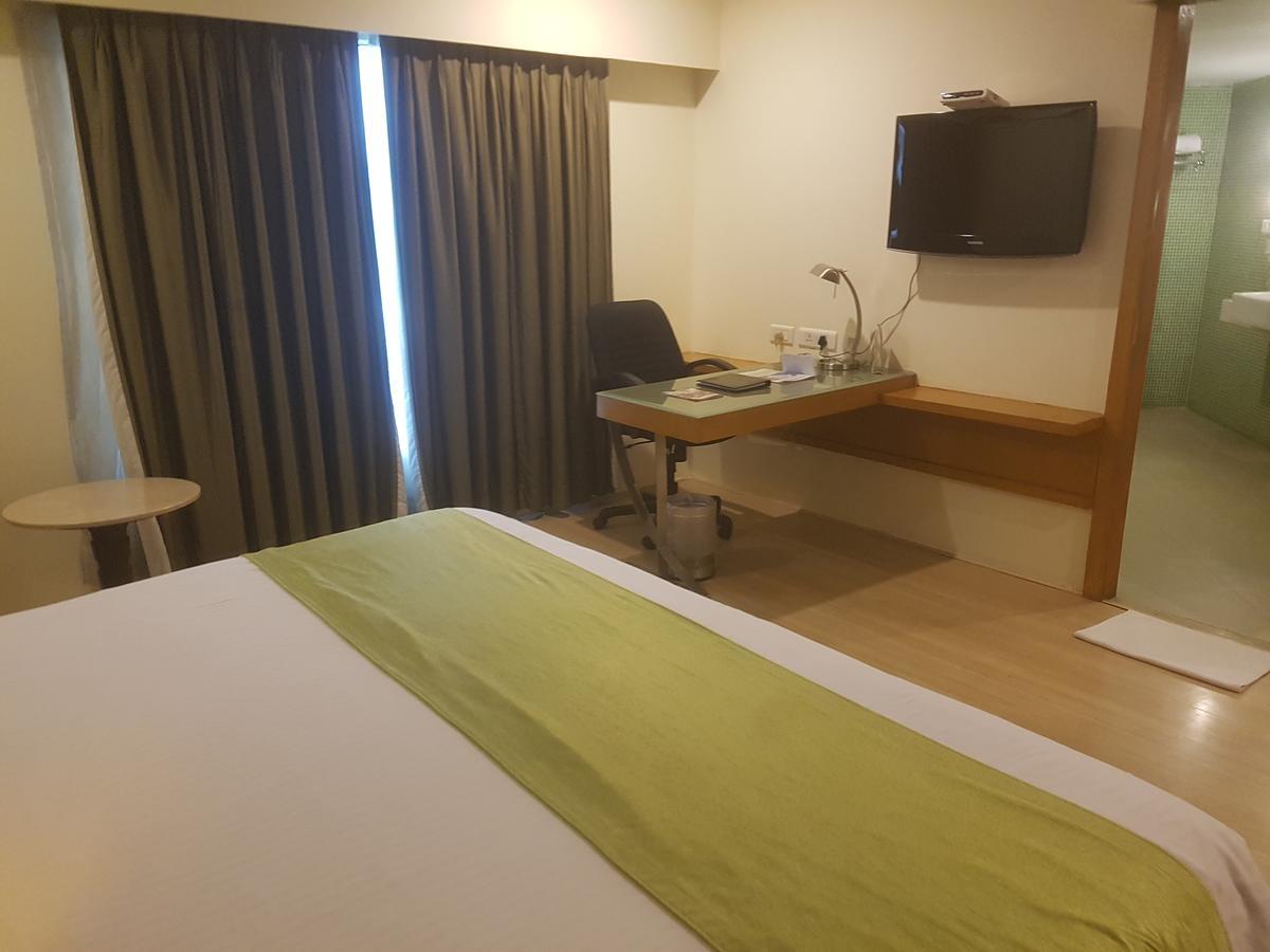 Peerless Hotel Haiderabad Buitenkant foto