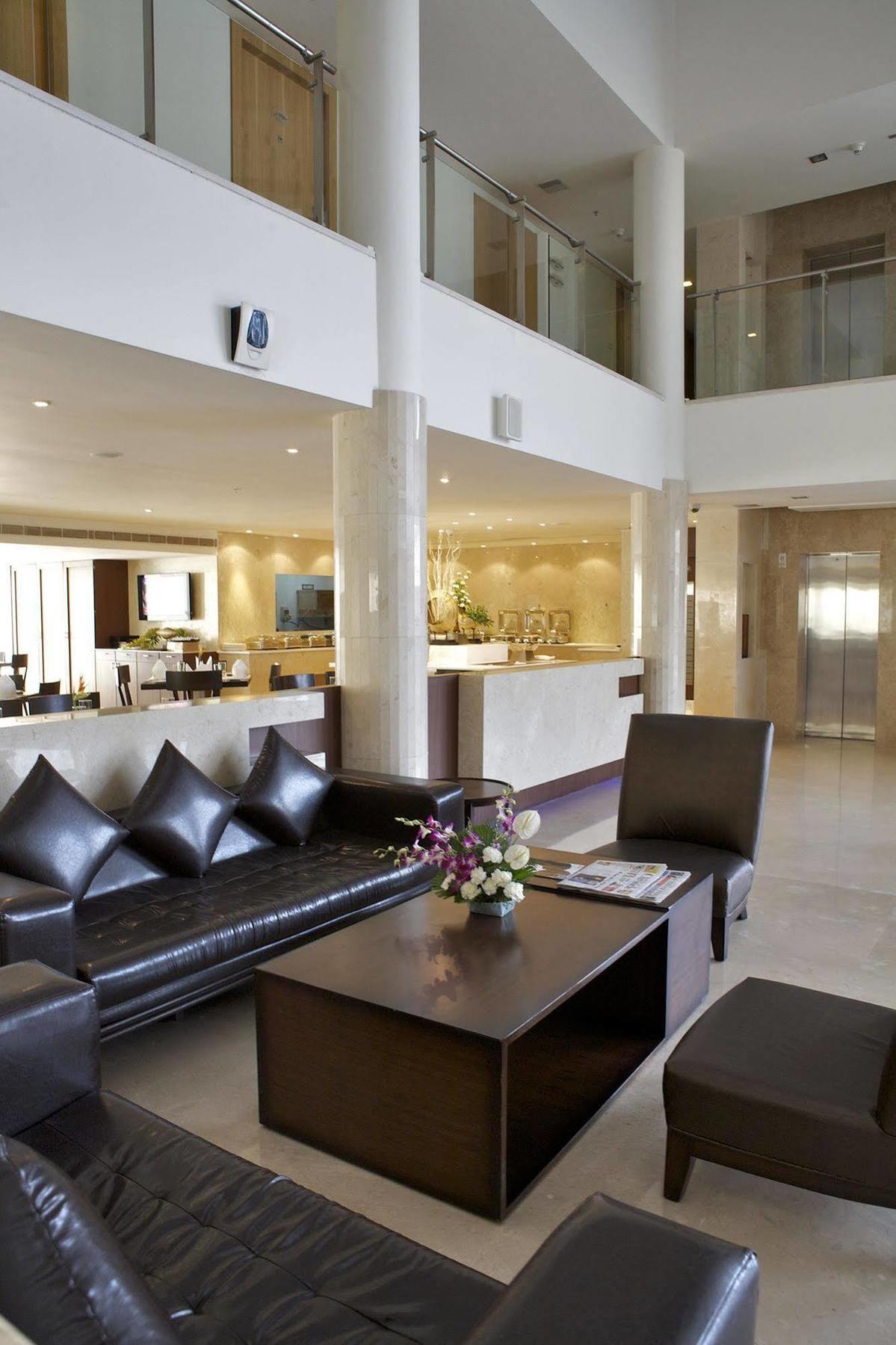 Peerless Hotel Haiderabad Buitenkant foto