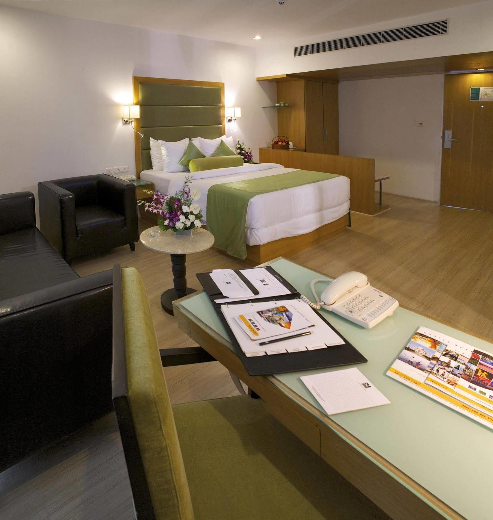 Peerless Hotel Haiderabad Buitenkant foto