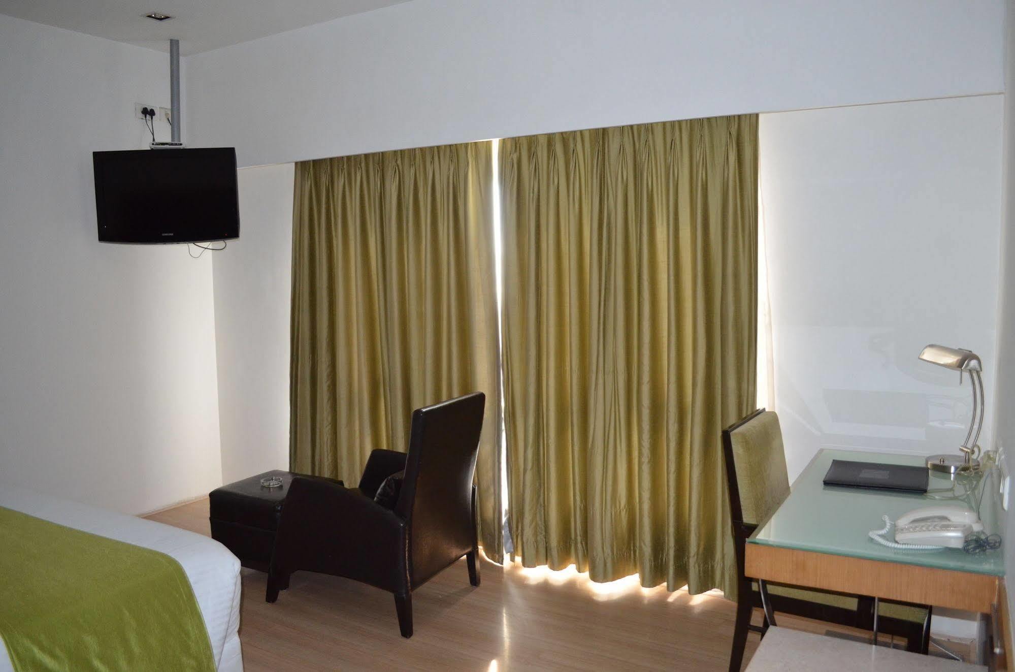 Peerless Hotel Haiderabad Buitenkant foto