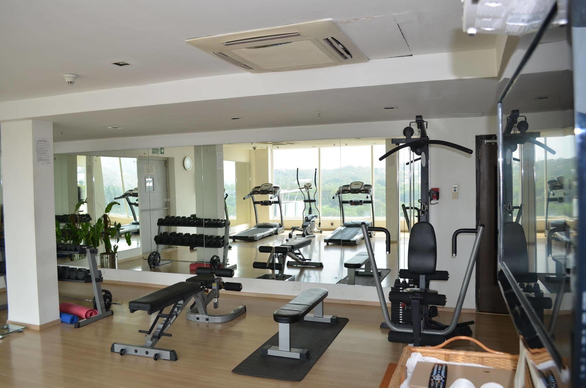 Peerless Hotel Haiderabad Buitenkant foto